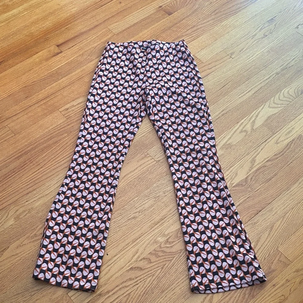 Zara Geometric Patterned Flare Pants - Picture 9 of 10